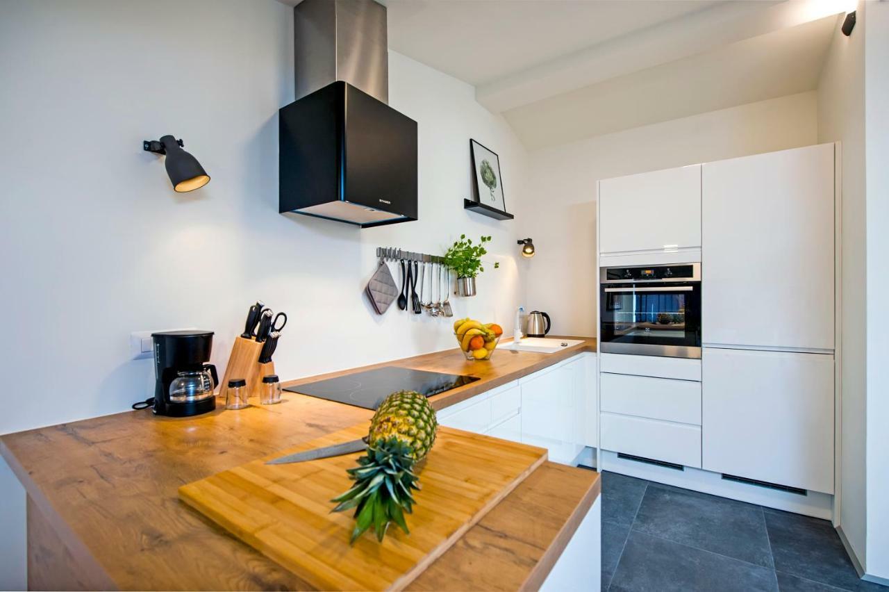 Lakovich Sea View Apartments Ровинь Экстерьер фото