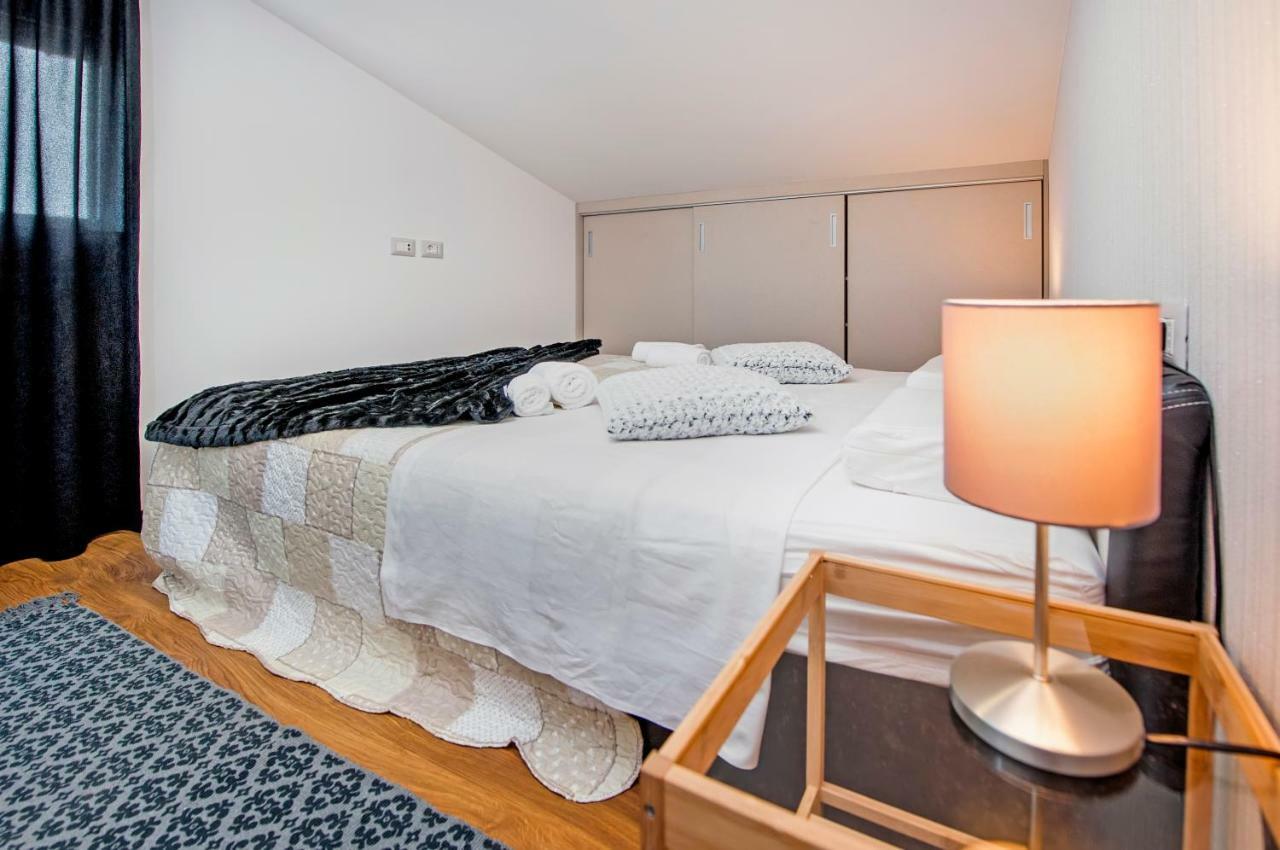 Lakovich Sea View Apartments Ровинь Экстерьер фото