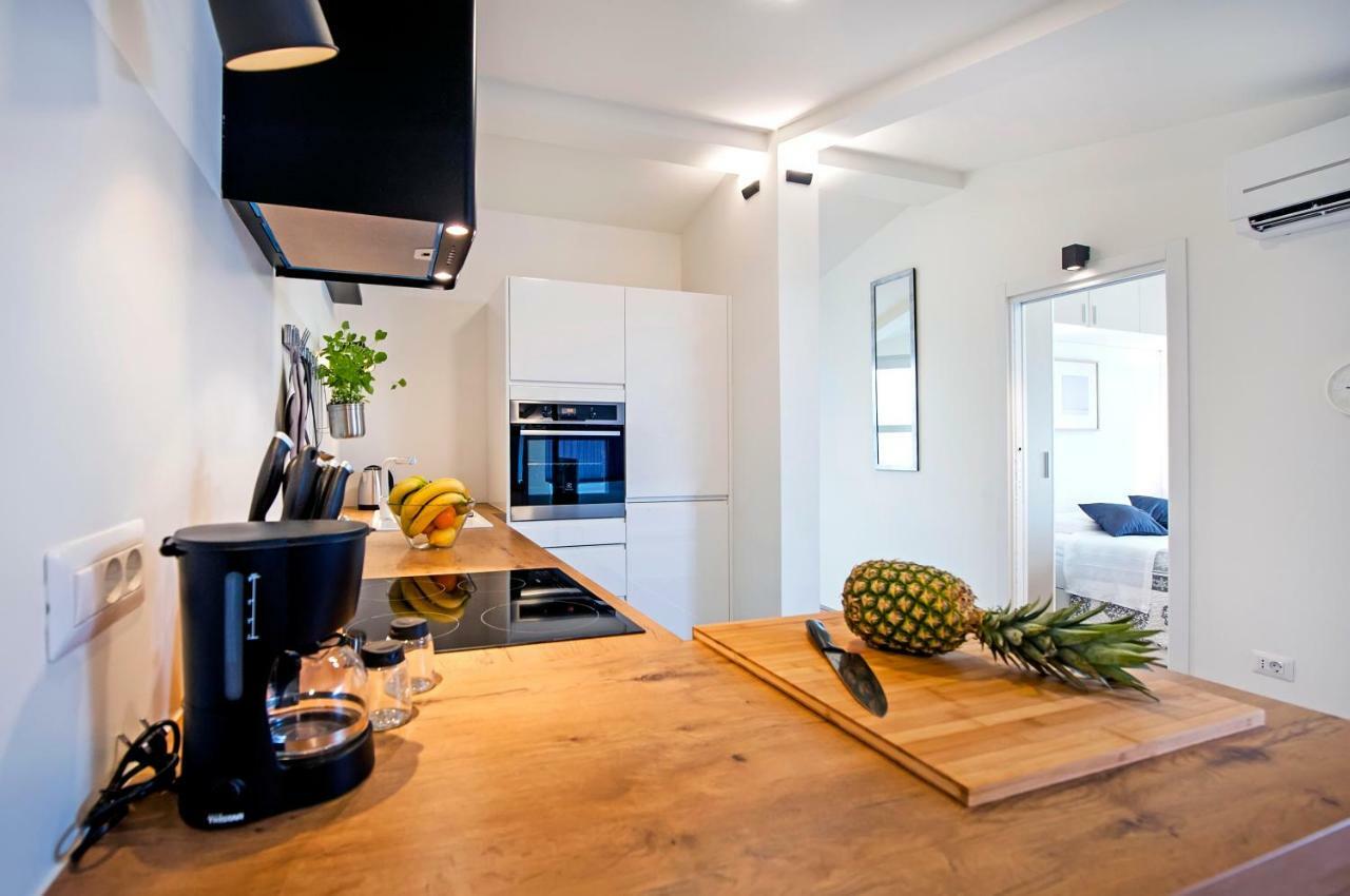 Lakovich Sea View Apartments Ровинь Экстерьер фото