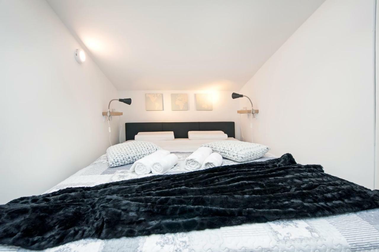 Lakovich Sea View Apartments Ровинь Экстерьер фото