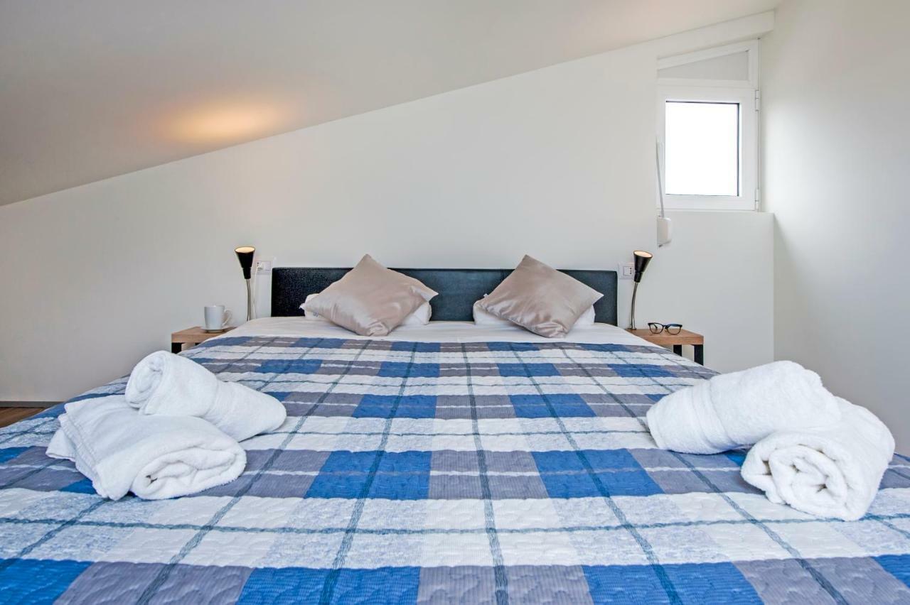 Lakovich Sea View Apartments Ровинь Экстерьер фото